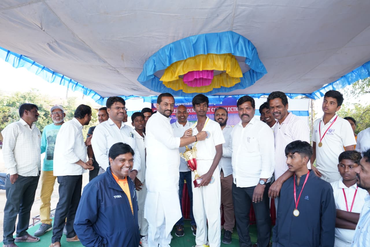 DISTRIBUTION OF CRICKET TRHOPHY WITH MP